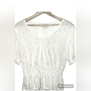 White Jun&Ivy Peplum Eyelet V-Neck Women's Boutique Top Blouse. (Large)